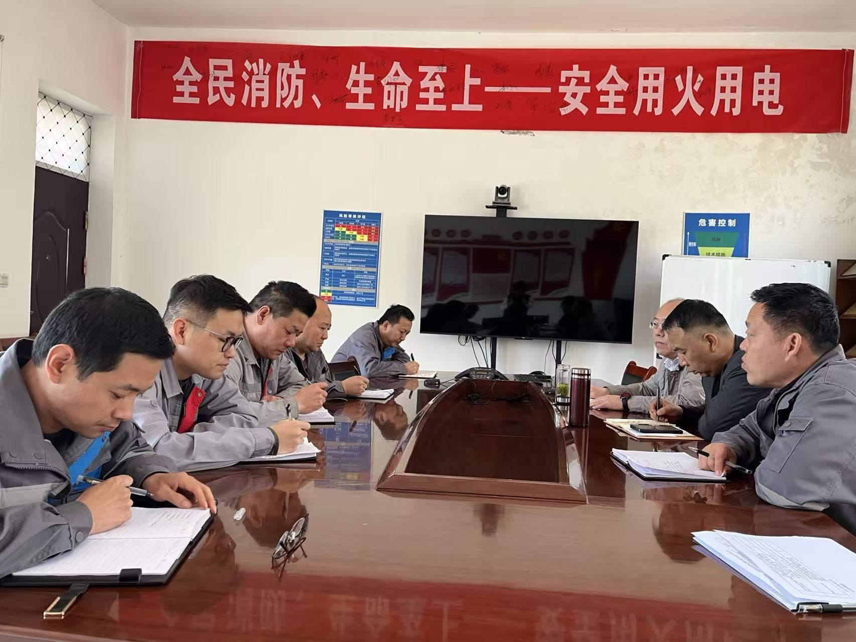 压实包保责任 筑牢安全防线—— 公司党支部书记、董事长带队开展五一节前安全督导检查